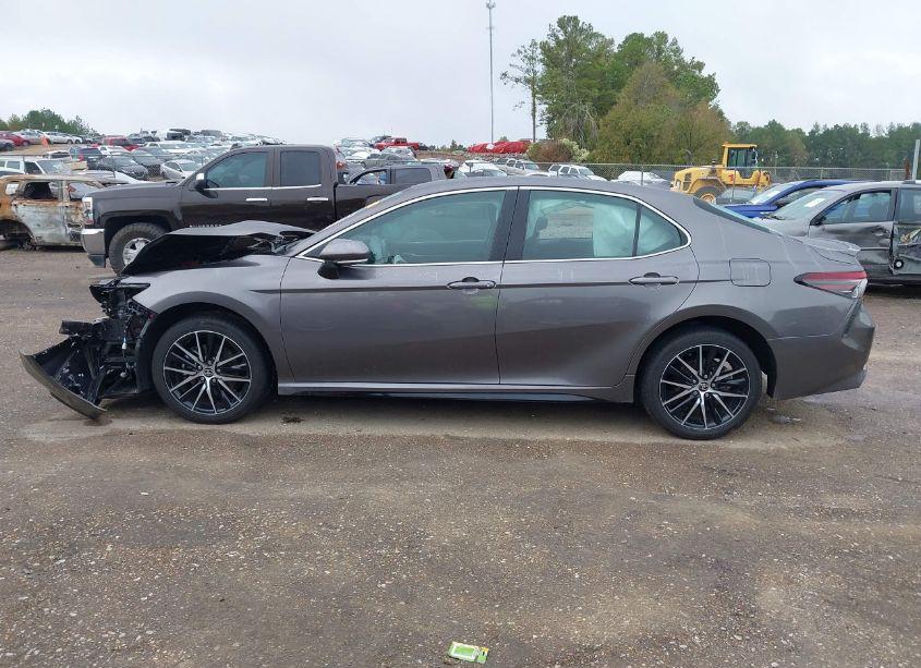 Photo 14 of 2021 Toyota Camry SE (VIN 4T1T11AK2MU567756)