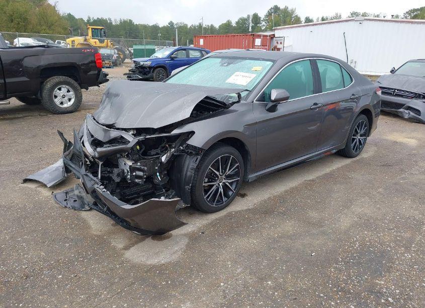 Photo 2 of 2021 Toyota Camry SE (VIN 4T1T11AK2MU567756)