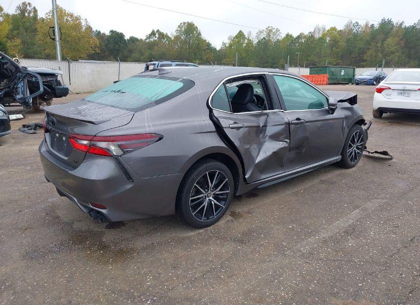 Photo 4 of 2021 Toyota Camry SE (VIN 4T1T11AK2MU567756)