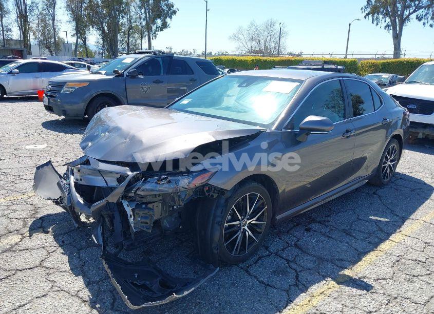 Photo 2 of 2022 Toyota Camry SE (VIN 4T1T11AK2NU701442)