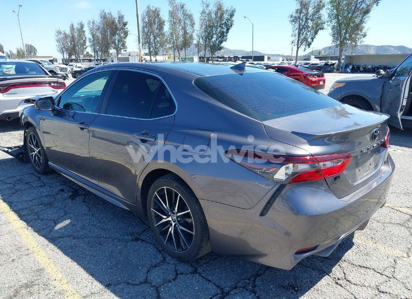 Photo 3 of 2022 Toyota Camry SE (VIN 4T1T11AK2NU701442)