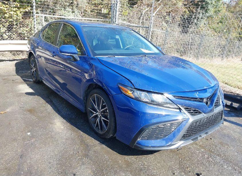 2024 Toyota Camry SE (VIN 4T1T11AK2RU205143) main photo