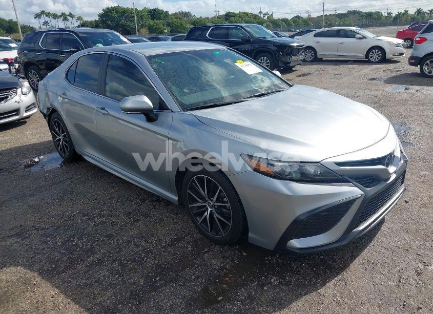 2024 Toyota Camry SE (VIN 4T1T11AK2RU847216) main photo