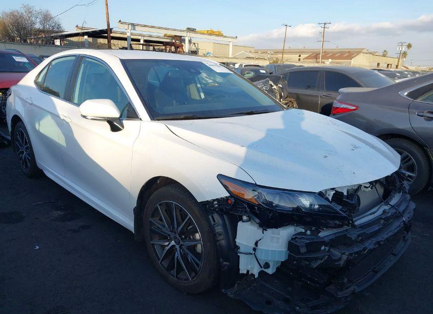 2024 Toyota Camry SE (VIN 4T1T11AK2RU906684) main photo