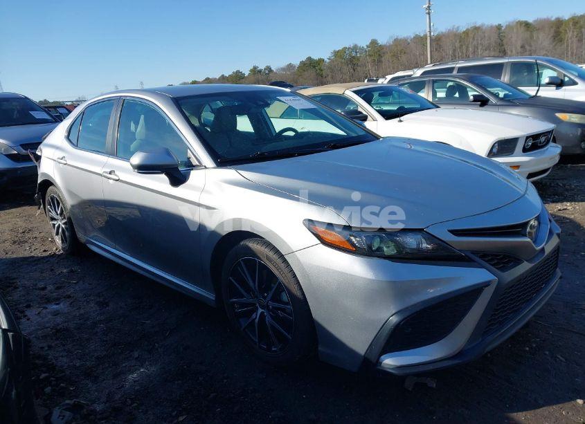 2021 Toyota Camry SE (VIN 4T1T11AK3MU487589) main photo