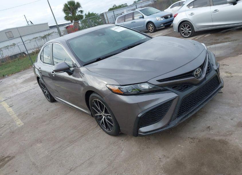 2021 Toyota Camry SE (VIN 4T1T11AK3MU528738) main photo