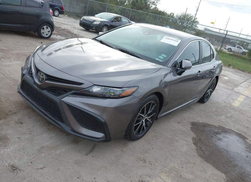 Photo 2 of 2021 Toyota Camry SE (VIN 4T1T11AK3MU528738)