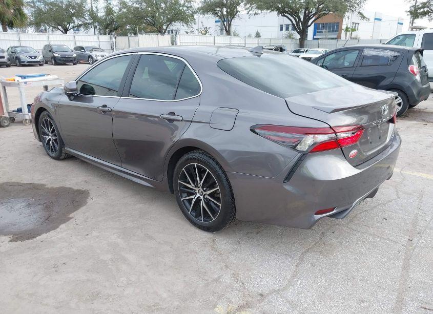 Photo 3 of 2021 Toyota Camry SE (VIN 4T1T11AK3MU528738)