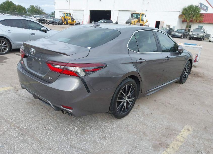 Photo 4 of 2021 Toyota Camry SE (VIN 4T1T11AK3MU528738)