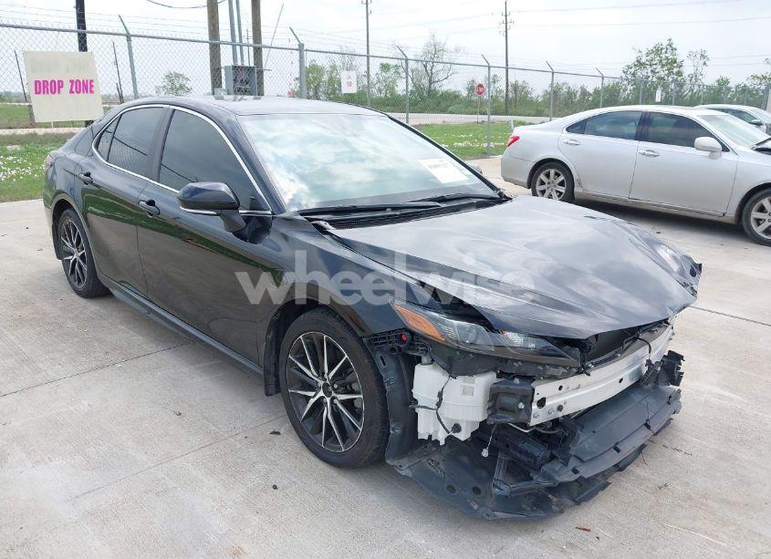 2022 Toyota Camry SE (VIN 4T1T11AK3NU016933) main photo