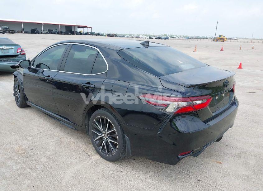 Photo 3 of 2022 Toyota Camry SE (VIN 4T1T11AK3NU016933)