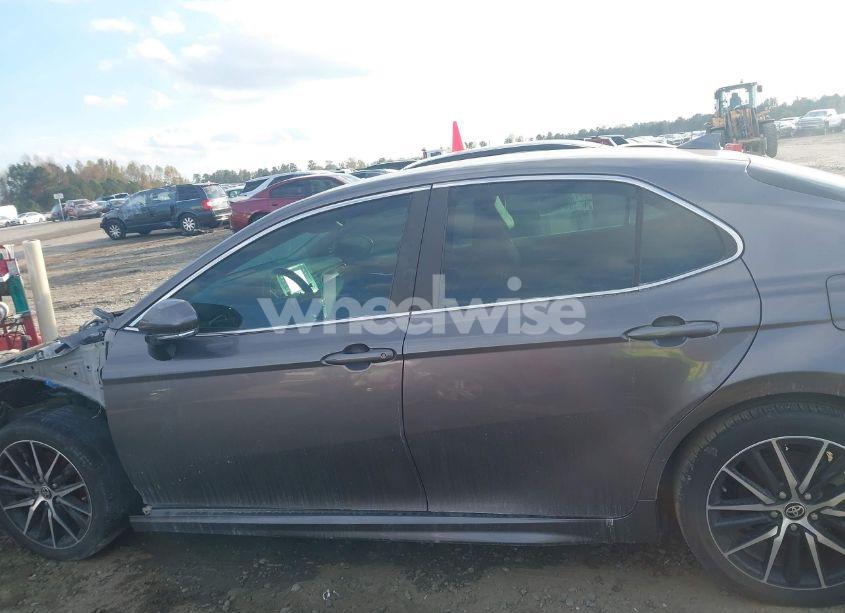 Photo 15 of 2022 Toyota Camry SE (VIN 4T1T11AK3NU618585)