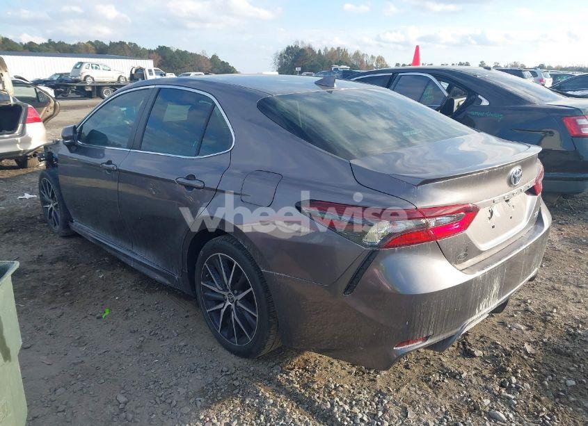 Photo 3 of 2022 Toyota Camry SE (VIN 4T1T11AK3NU618585)