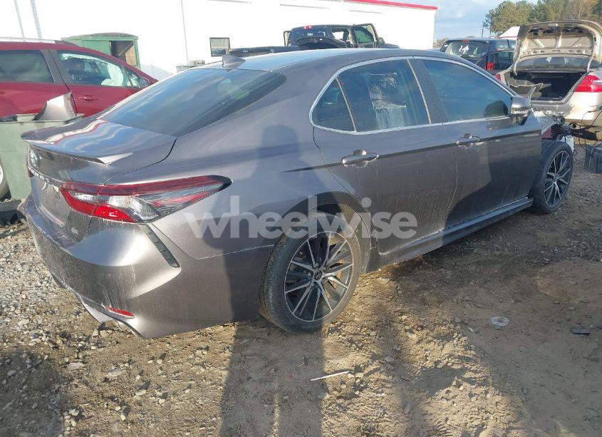 Photo 4 of 2022 Toyota Camry SE (VIN 4T1T11AK3NU618585)