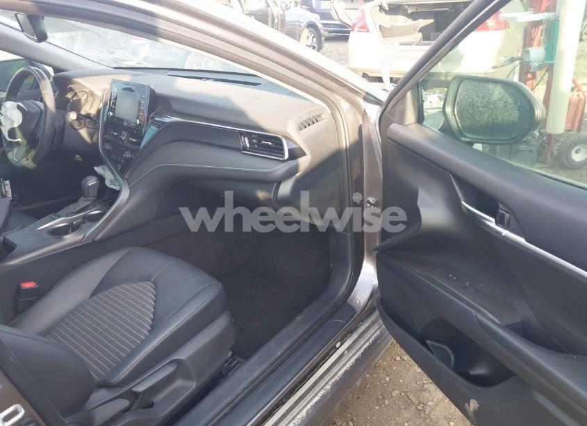 Photo 5 of 2022 Toyota Camry SE (VIN 4T1T11AK3NU618585)