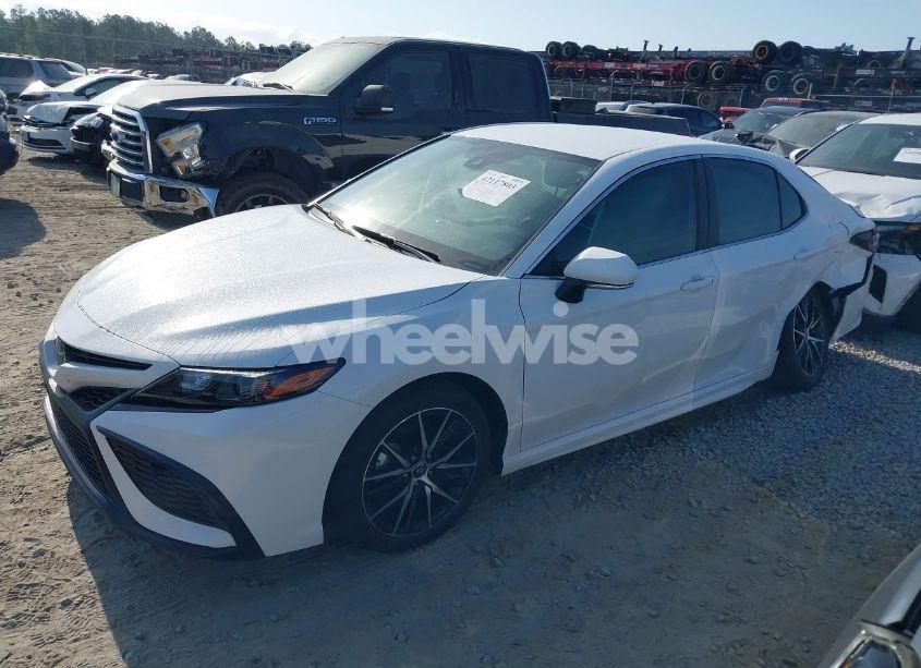 Photo 2 of 2024 Toyota Camry SE (VIN 4T1T11AK3RU870097)