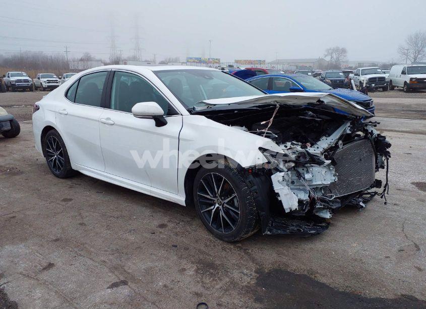 2024 Toyota Camry SE (VIN 4T1T11AK3RU873579) main photo