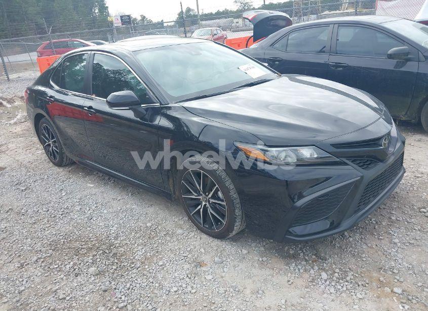 2024 Toyota Camry SE (VIN 4T1T11AK3RU910033) main photo