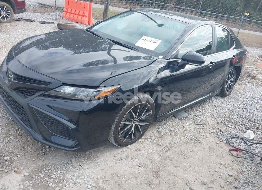 Photo 2 of 2024 Toyota Camry SE (VIN 4T1T11AK3RU910033)