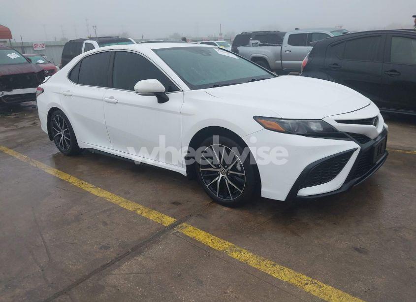2021 Toyota Camry SE (VIN 4T1T11AK4MU430981) main photo