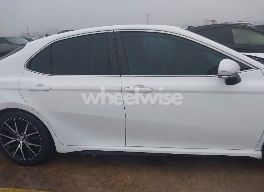 Photo 13 of 2021 Toyota Camry SE (VIN 4T1T11AK4MU430981)