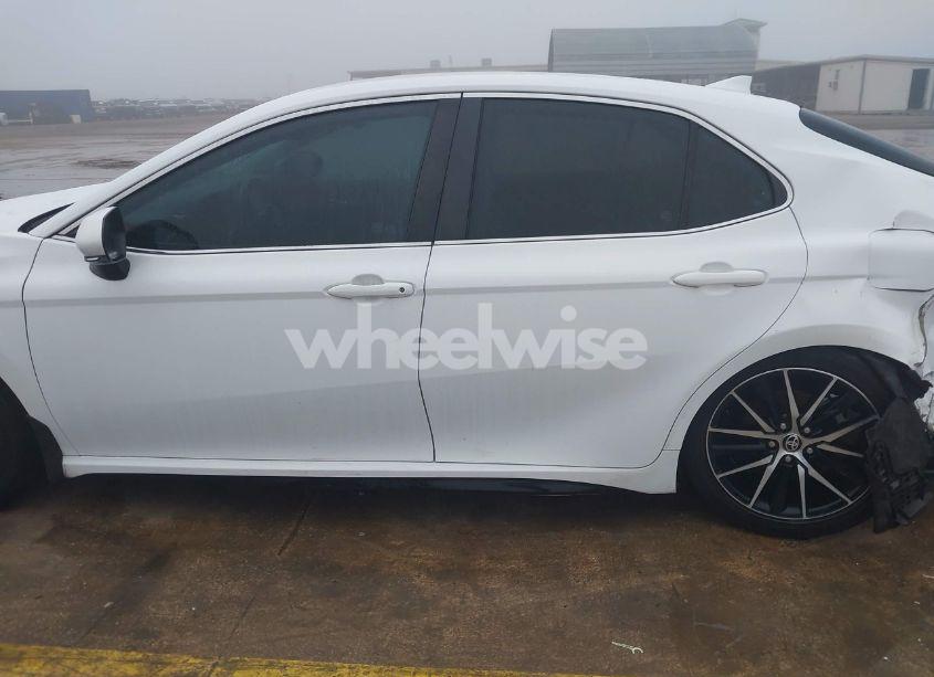 Photo 14 of 2021 Toyota Camry SE (VIN 4T1T11AK4MU430981)