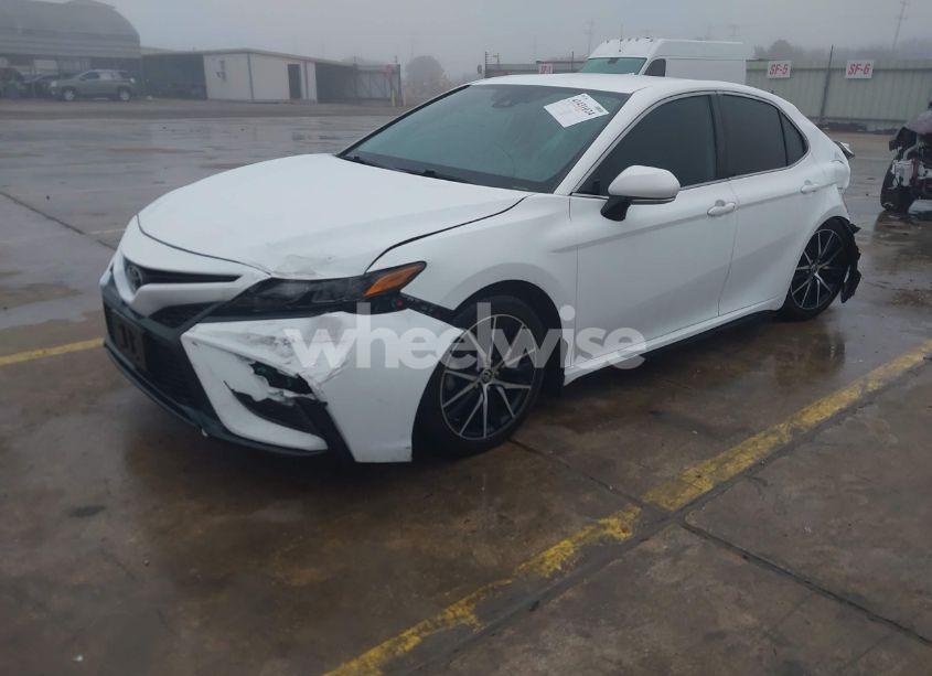 Photo 2 of 2021 Toyota Camry SE (VIN 4T1T11AK4MU430981)