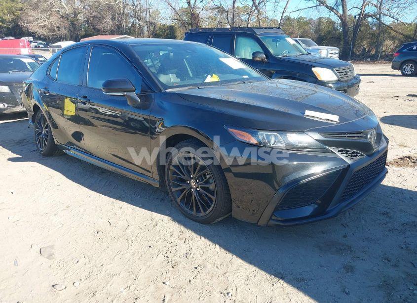 2022 Toyota Camry SE NIGHTSHADE EDITION (VIN 4T1T11AK4NU032719) main photo