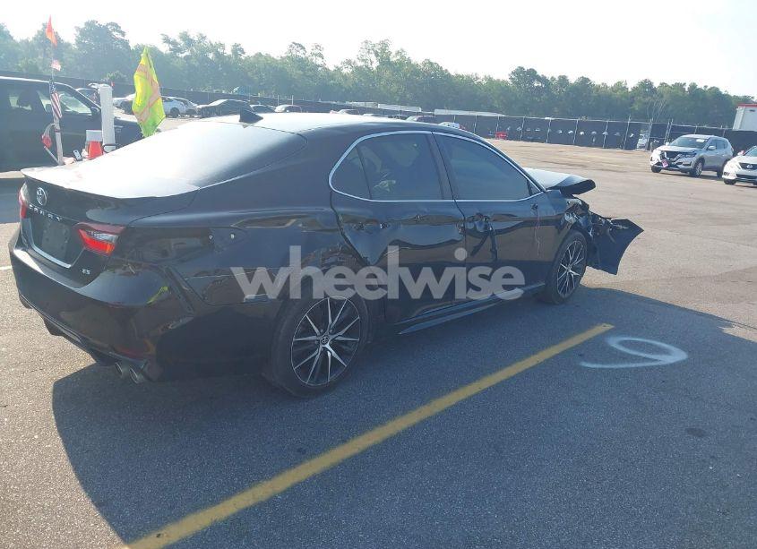 Photo 4 of 2022 Toyota Camry SE (VIN 4T1T11AK4NU046393)