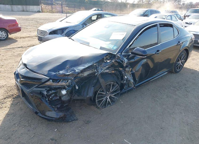 Photo 2 of 2022 Toyota Camry SE (VIN 4T1T11AK4NU048550)