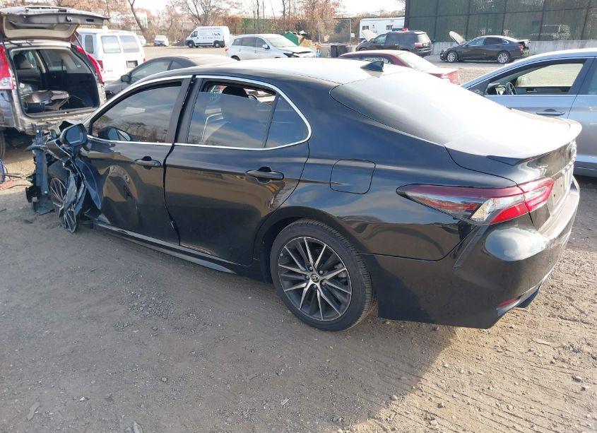 Photo 3 of 2022 Toyota Camry SE (VIN 4T1T11AK4NU048550)