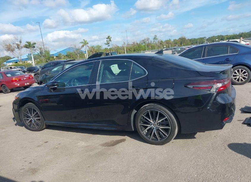 Photo 14 of 2022 Toyota Camry SE (VIN 4T1T11AK4NU639042)