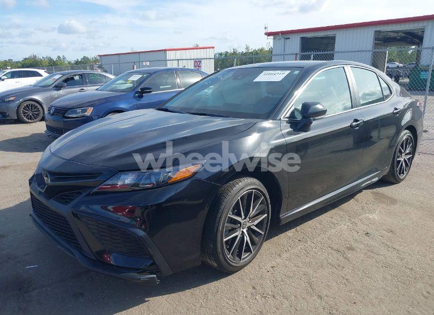 Photo 2 of 2022 Toyota Camry SE (VIN 4T1T11AK4NU639042)