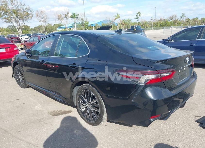 Photo 3 of 2022 Toyota Camry SE (VIN 4T1T11AK4NU639042)