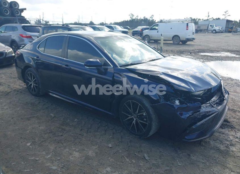 2022 Toyota Camry SE (VIN 4T1T11AK4NU673773) main photo