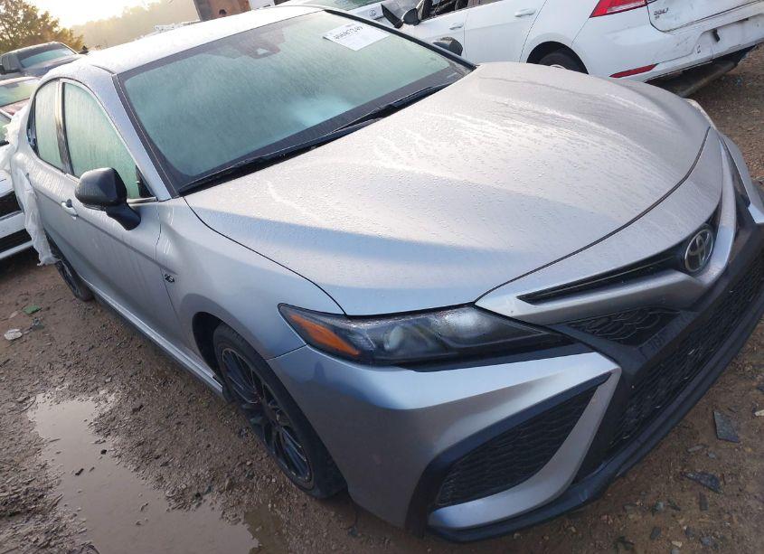 2022 Toyota Camry SE (VIN 4T1T11AK4NU701958) main photo