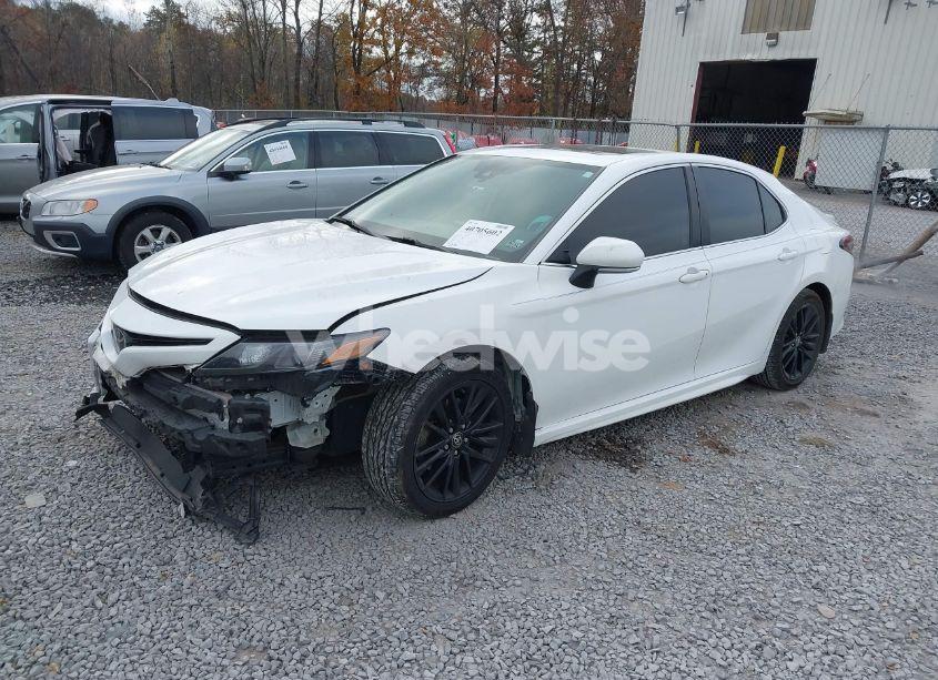 Photo 2 of 2021 Toyota Camry SE (VIN 4T1T11AK5MU556041)