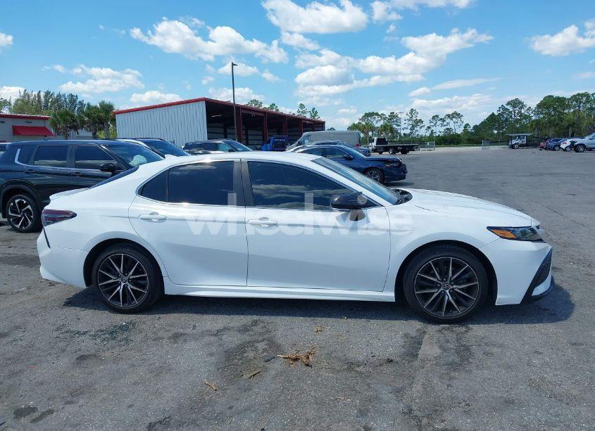 Photo 13 of 2021 Toyota Camry SE (VIN 4T1T11AK5MU573115)
