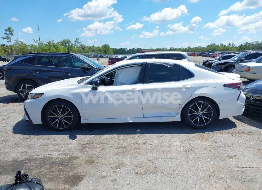 Photo 14 of 2021 Toyota Camry SE (VIN 4T1T11AK5MU573115)