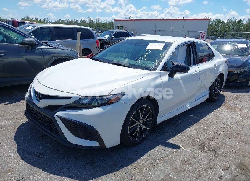 Photo 2 of 2021 Toyota Camry SE (VIN 4T1T11AK5MU573115)