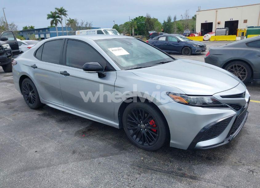 2022 Toyota Camry SE NIGHTSHADE EDITION (VIN 4T1T11AK5NU054034) main photo