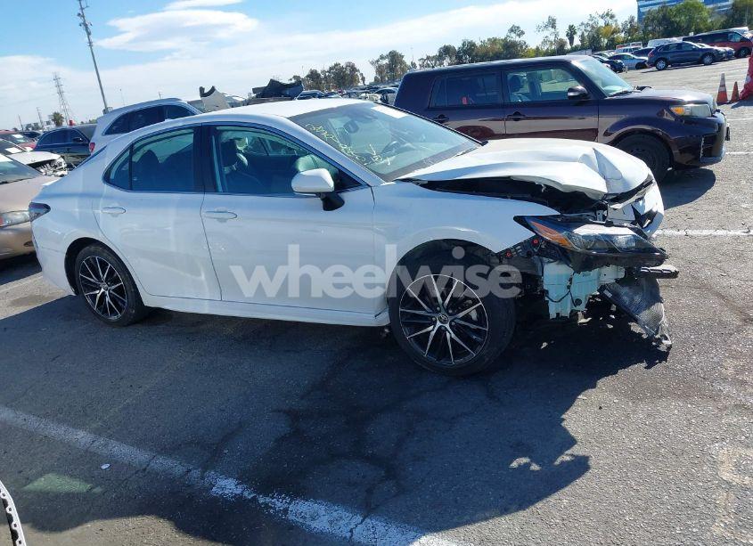 Photo 13 of 2022 Toyota Camry SE (VIN 4T1T11AK5NU065597)