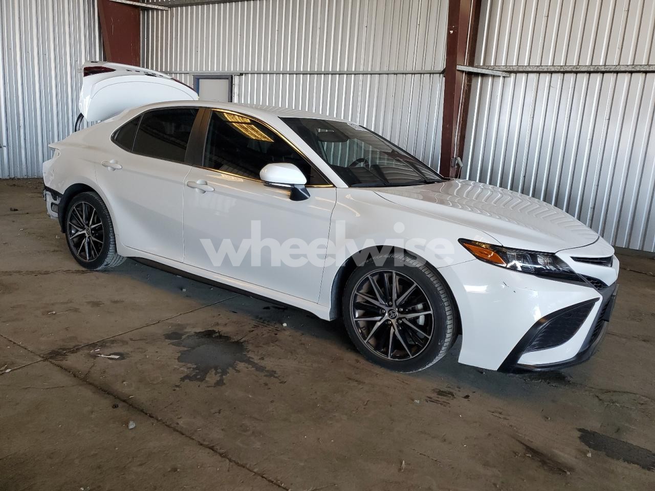Photo 4 of 2022 TOYOTA CAMRY SE (VIN 4T1T11AK5NU635503)
