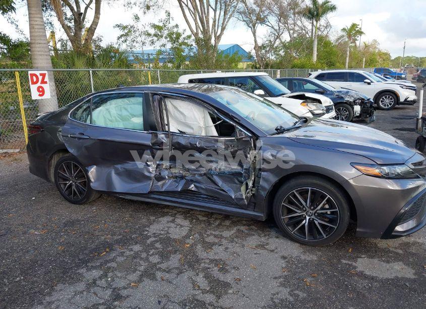 Photo 14 of 2022 Toyota Camry SE (VIN 4T1T11AK5NU645660)