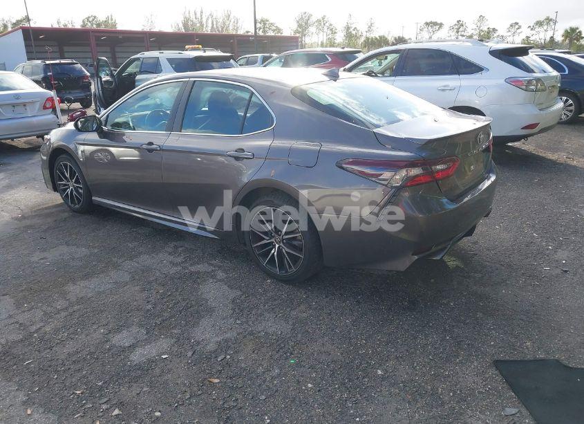 Photo 3 of 2022 Toyota Camry SE (VIN 4T1T11AK5NU645660)