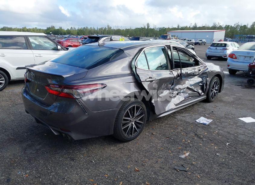 Photo 4 of 2022 Toyota Camry SE (VIN 4T1T11AK5NU645660)
