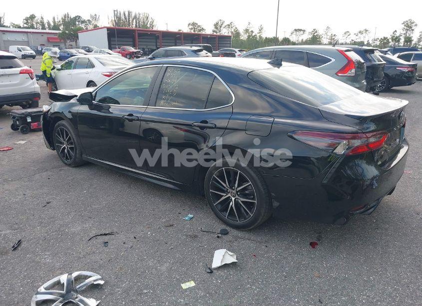 Photo 3 of 2022 Toyota Camry SE (VIN 4T1T11AK5NU699461)