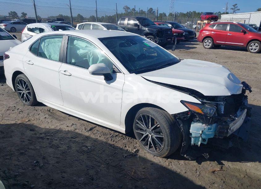 2022 Toyota Camry SE (VIN 4T1T11AK5NU700835) main photo