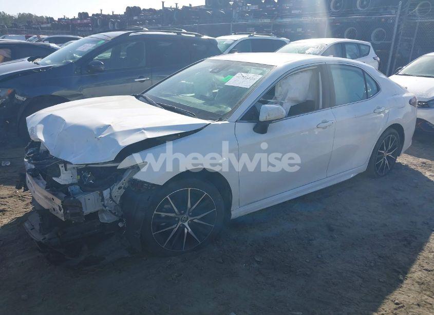 Photo 2 of 2022 Toyota Camry SE (VIN 4T1T11AK5NU700835)