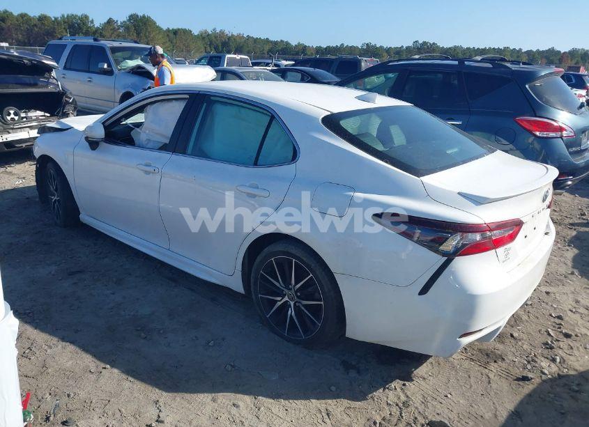 Photo 3 of 2022 Toyota Camry SE (VIN 4T1T11AK5NU700835)